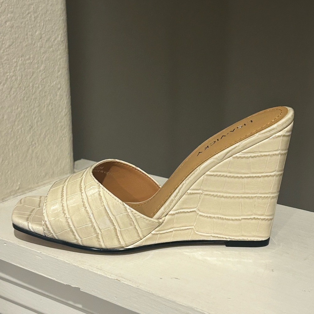 Lisa Vicky Adore-V Croco Wedge Sandals Womens 6.5M Cream Corcodile Croco NEW - Picture 4 of 10